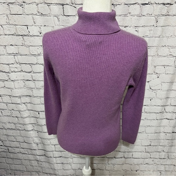 LORD & TAYLOR Womens Cashmere Turtleneck Sweater Lavender/Lilac Petite Med/Large - Picture 2 of 8